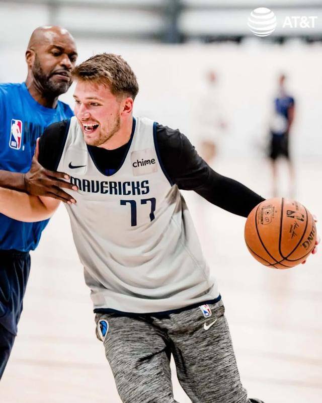 莱万多夫斯基遭遇五持续失利，独行侠教练压力巨大！热度持续攀升的简单介绍九游体育APP