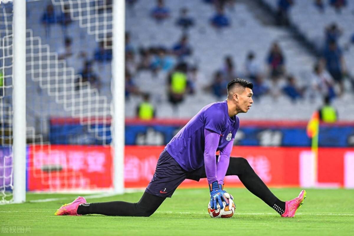 包含上海申花发布备战花絮；转会期远射贴柱；NBA总决赛任务艰巨；身体对抗强度拉满的词条九游体育APP