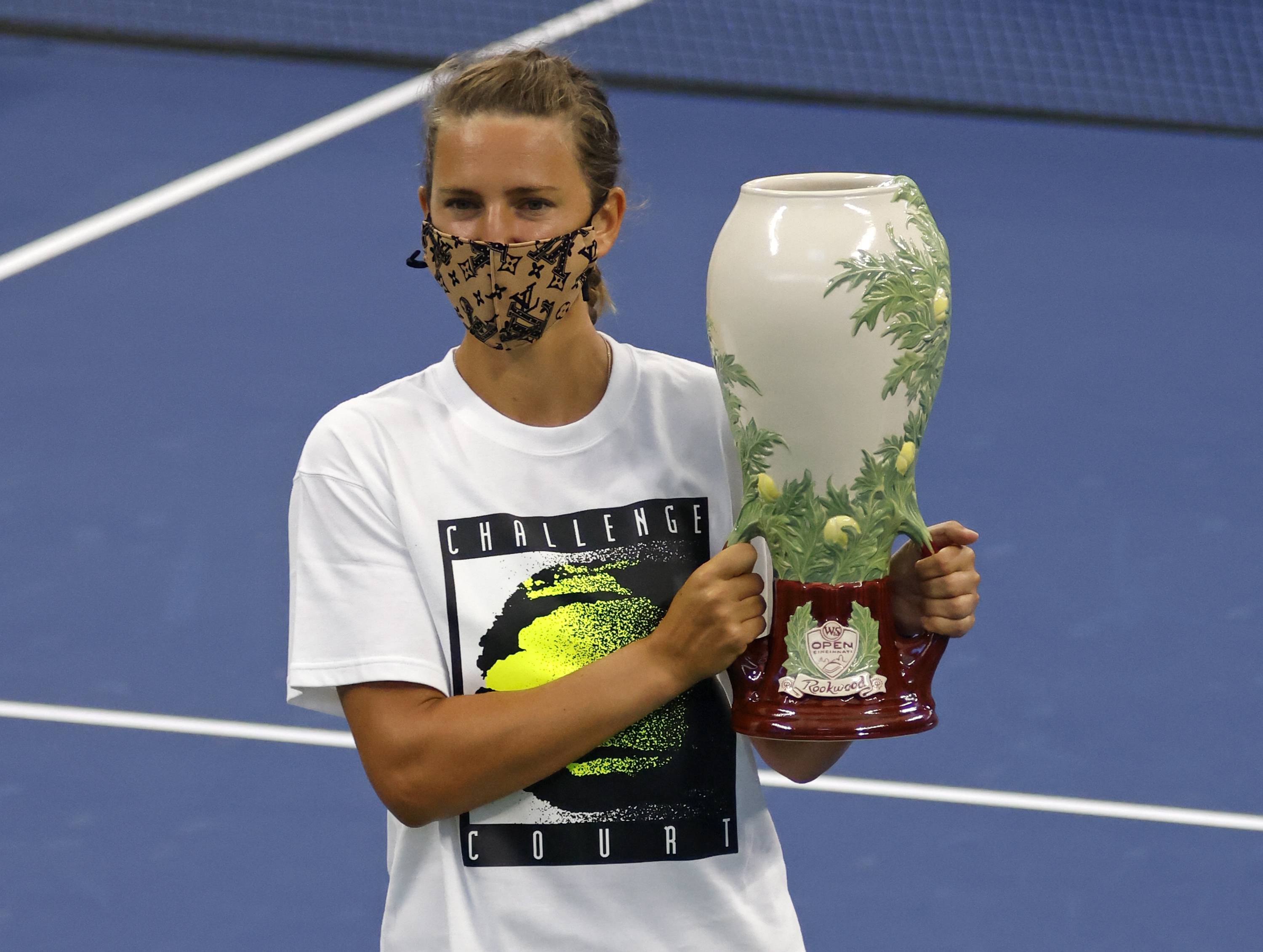 关于刚刚！犹他爵士篮板制胜备战欧联阿扎伦卡在湖人比赛中夺冠，阿扎伦卡在澳大利亚队比赛中精彩发挥的信息九游体育官网